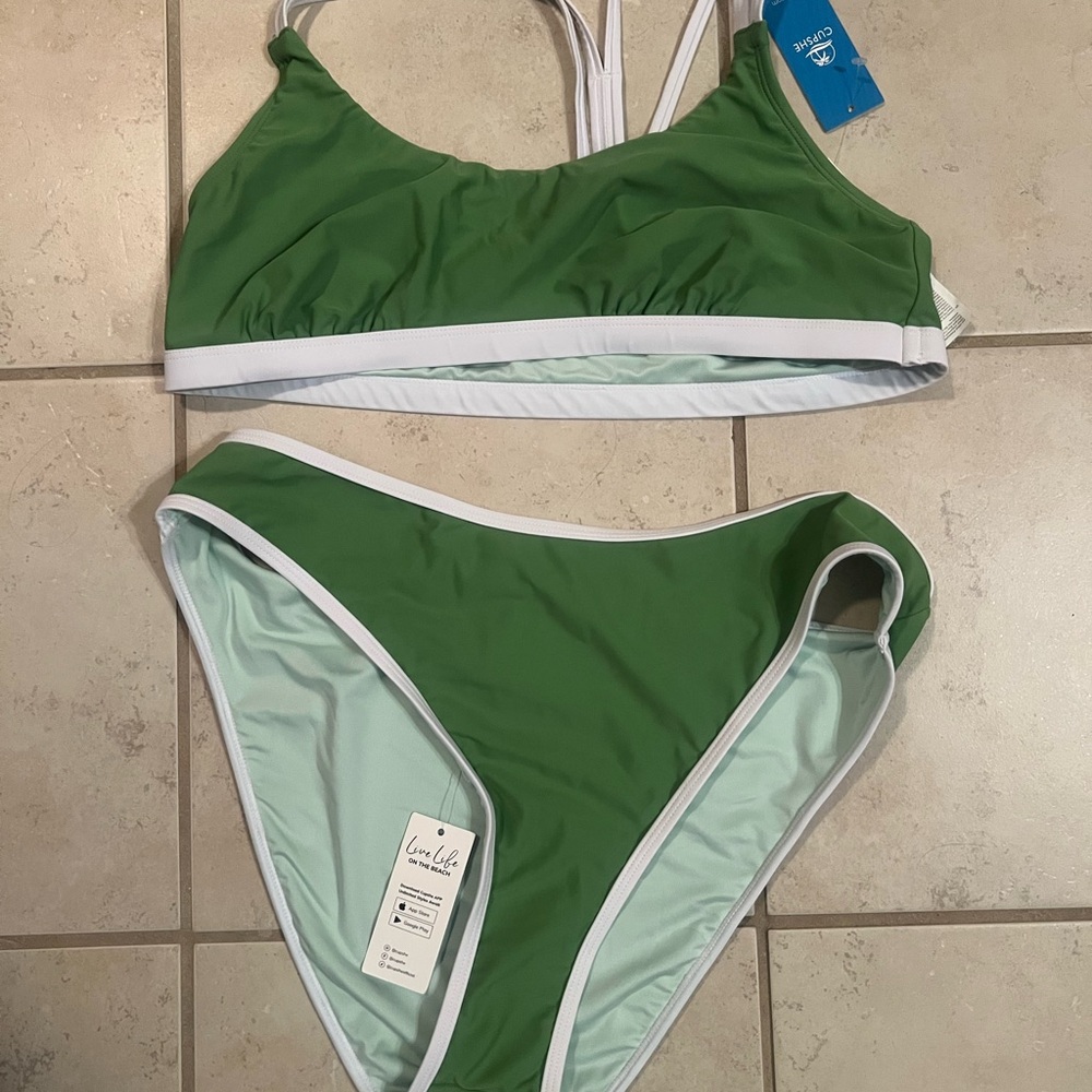 Cupshe Green and White Bikini Set